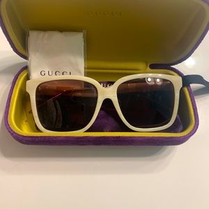 Women’s Gucci sunglasses